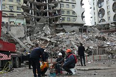 Число жертв землетрясения в Турции превысило 1600 человек
