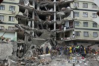 В Турции произошло сильнейшее за 80 лет землетрясение. Страшные кадры катастрофы, унесшей тысячи человеческих жизней