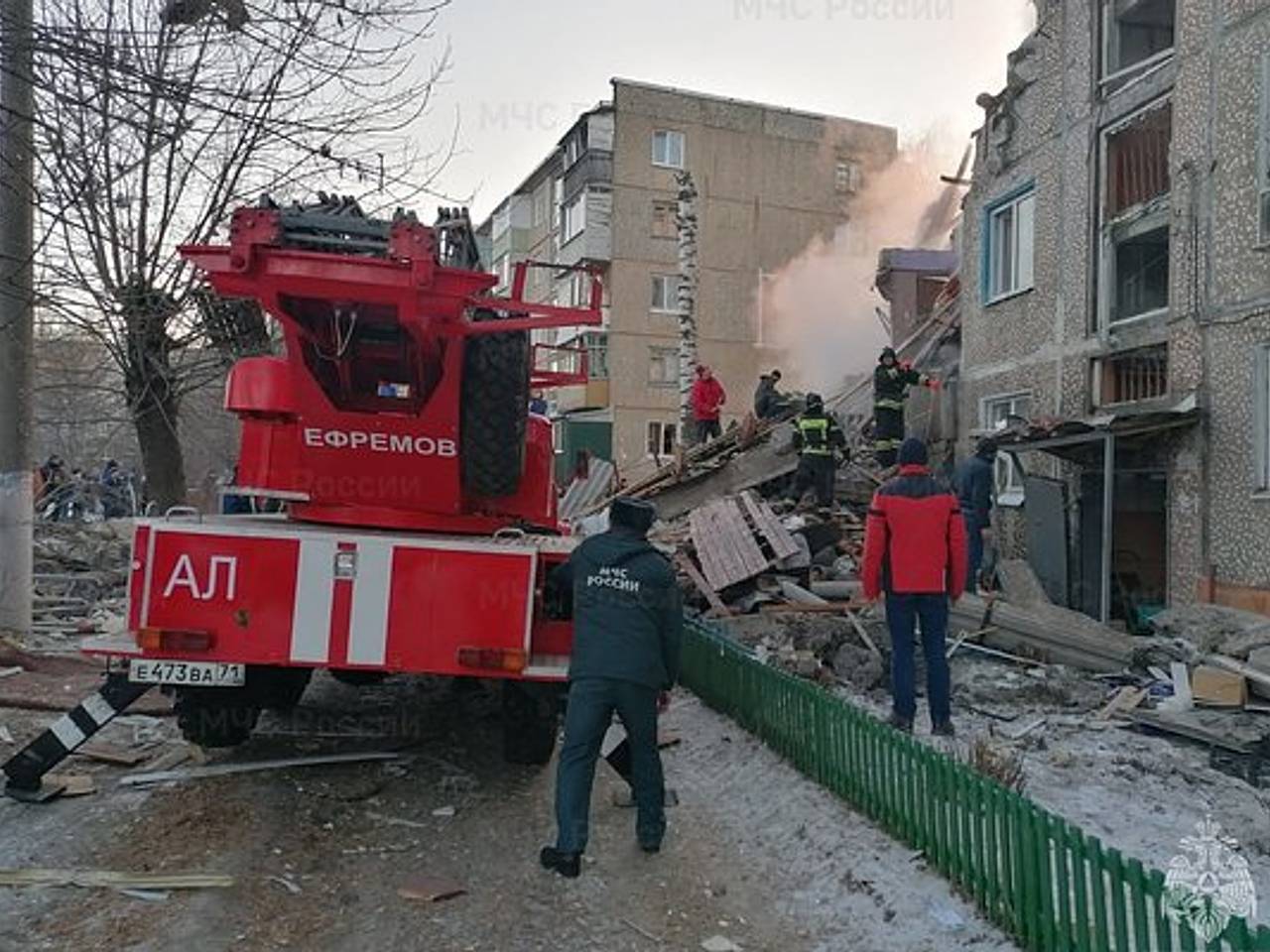 В МЧС допустили нахождение людей под завалами дома в Тульской области:  Происшествия: Россия: Lenta.ru