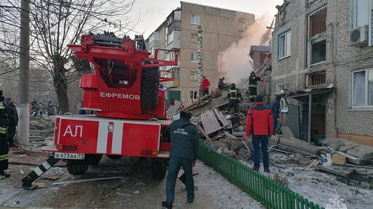 В МЧС допустили нахождение людей под завалами дома в Тульской области:  Происшествия: Россия: Lenta.ru