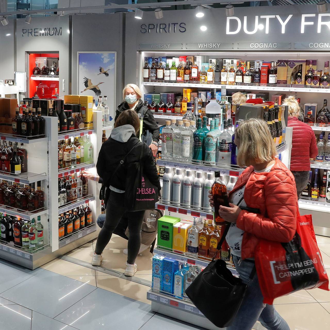 Популярная туристическая страна изменила правила продажи алкоголя в duty  free: Мир: Путешествия: Lenta.ru