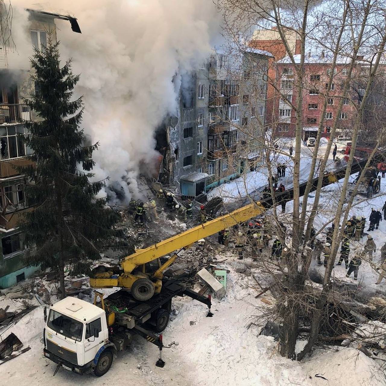 Число погибших из-за взрыва газа в жилом доме в Новосибирске увеличилось:  Происшествия: Россия: Lenta.ru