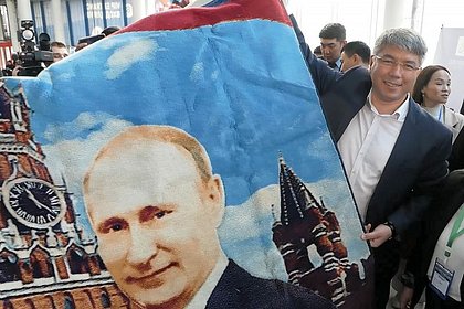Глава российского региона купил себе ковер с портретом Путина