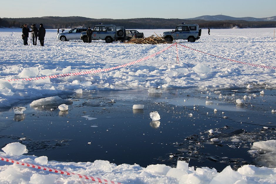 Полынья на озере Чебаркуль в Челябинской области, где упал самый большой фрагмент метеорита