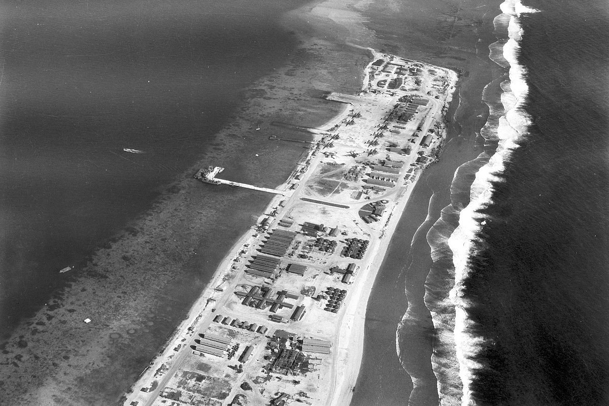 Авиабаза спасательной эскадрильи VH-4. Тихий океан. 1945 год