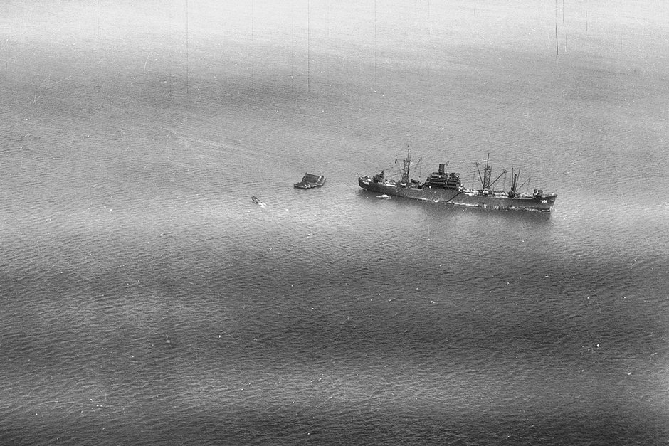 Атакующий грузовой корабль класса Tolland — USS Ottawa (AKA-101), командующий Джексон Мизелл. Тихий океан. После февраля 1945 года