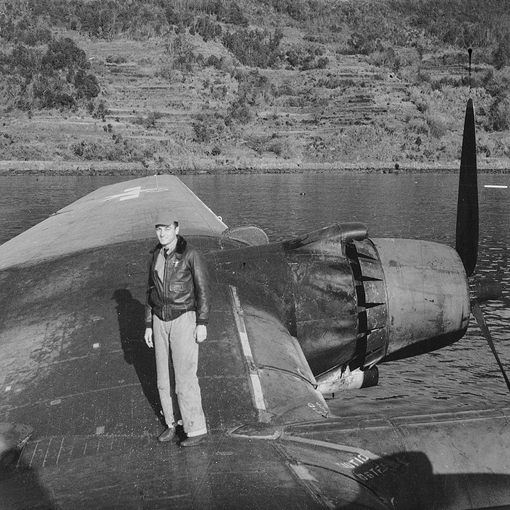 Портрет авиатора на крыле самолета Мартин ПБМ «Маринер» с номером K-3. У одного из островов в Тихом океане. 1945 год 