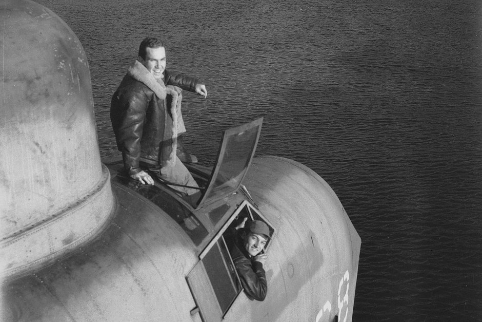 Портрет авиаторов на самолете Мартин ПБМ «Маринер» с номером С8. Тихий океан. 1945 год 