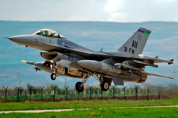 F-16 Fighting Falcon. Фото: Vadim Ghirda / АР