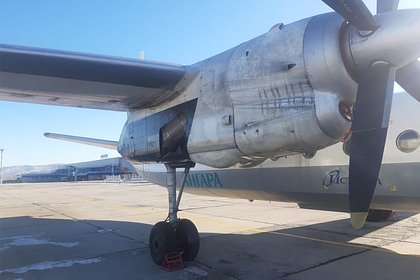 У российского пассажирского самолета отказал двигатель во время полета