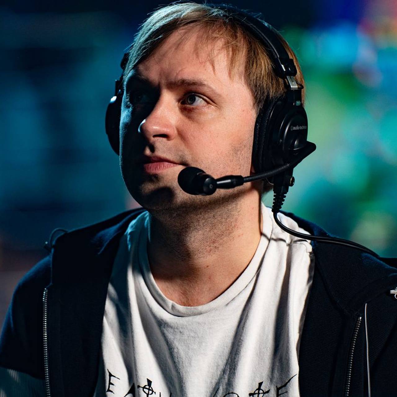 Киберспортсмен NS принял участие в фиджитал-турнире по Dota 2 и лазертагу:  Регионы: Россия: Lenta.ru