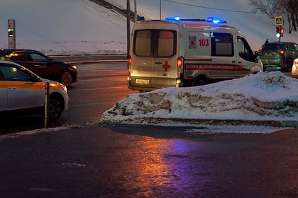 Российский школьник попал в больницу из-за удара током на автобусной остановке