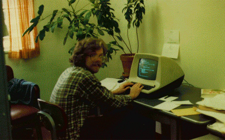 Программист Стивен Дэниэл, который написал первый софт для Usenet