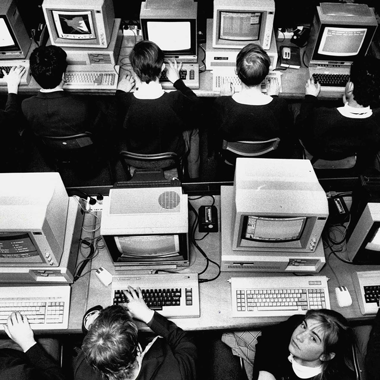 xusenet.com маленькая 4 Его смерть была неизбежна» Двое аспирантов создали интернет задолго до  появления Всемирной паутины. Что его сгубило?: Интернет: Интернет и СМИ:  Lenta.ru