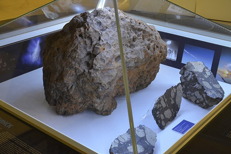 Самый большой фрагмент Челябинского метеорита в Государственном историческом музее Южного Урала