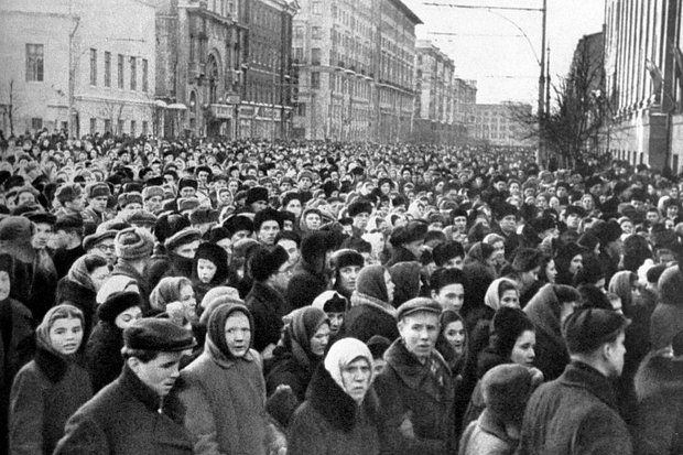 На улицах Москвы в день похорон Сталина. 9 марта 1953 года. Фото: РИА Новости