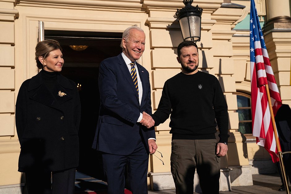Президент США Джо Байден встречается с президентом Украины Владимиром Зеленским и Еленой Зеленской в Мариинском дворце, Киев, 20 февраля 2023 года