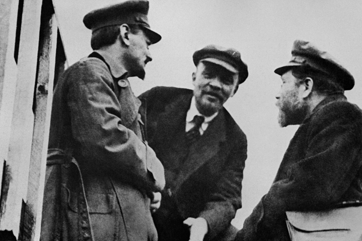 Лев Троцкий, Владимир Ленин, Лев Каменев (слева направо), 5 мая 1920 года
