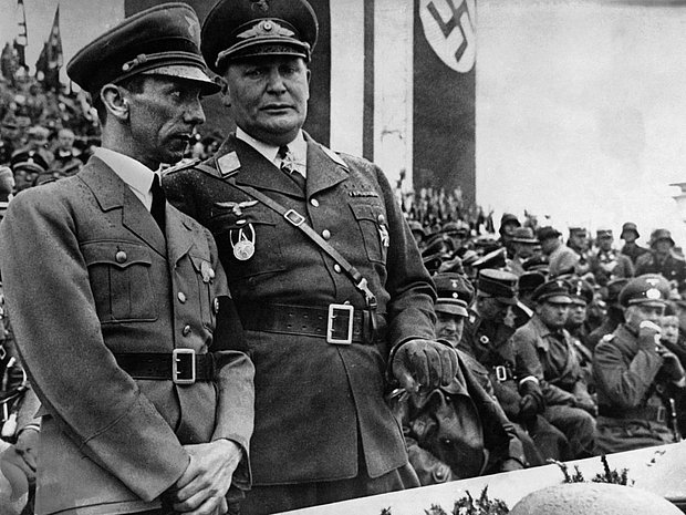 Герман Геринг и Йозеф Геббельс в аэропорту Темпельхоф, 1930 год, Берлин