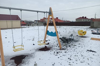 В приграничном регионе России на детскую площадку упал снаряд