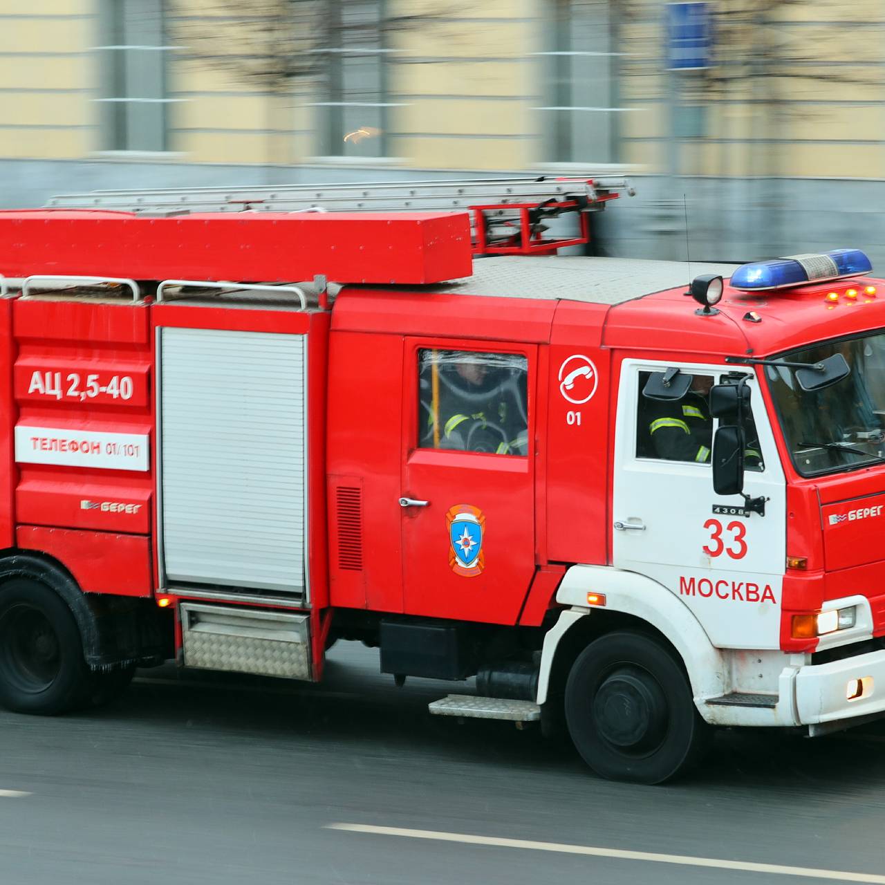 В Москве во время пожара взорвался ангар: Происшествия: Россия: Lenta.ru