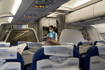 Пилот показал секретную комнату стюардесс в самолете и удивил пользователей сети