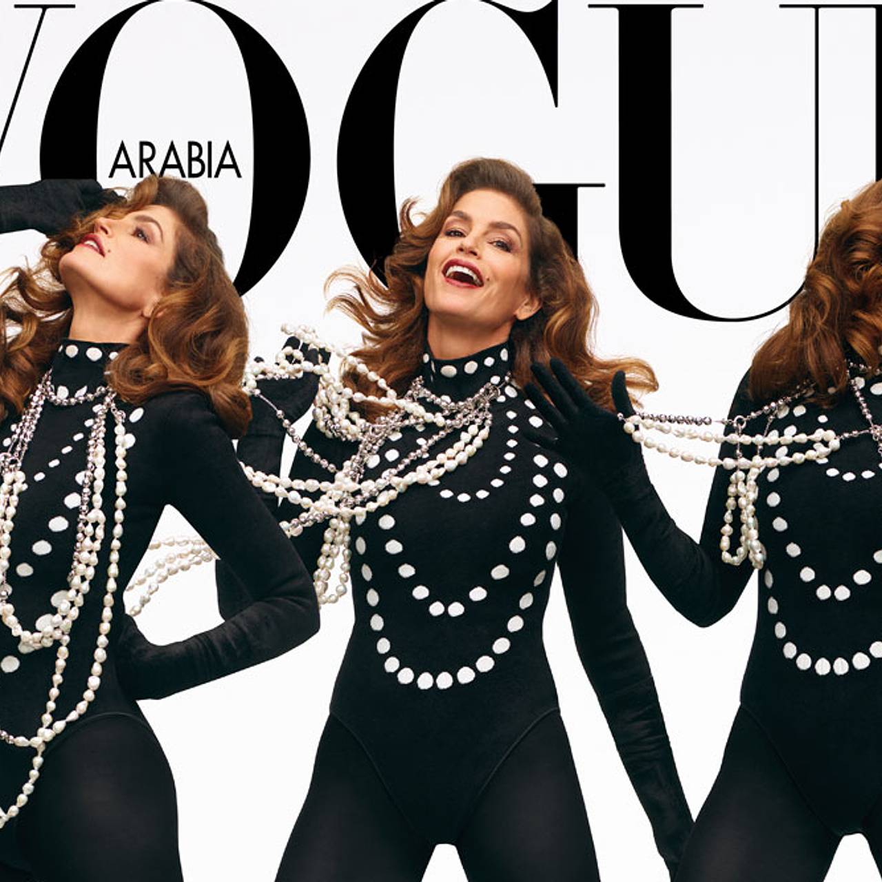 57-летняя Синди Кроуфорд снялась в облегающем комбинезоне для Vogue:  Личности: Ценности: Lenta.ru