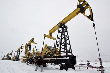 Минфин сообщил о падении цены на российскую нефть в 1,86 раза