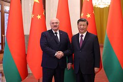 Лукашенко пригласил Си Цзиньпина в Белоруссию
