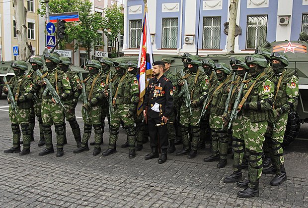 Военнослужащие батальона «Спарта» в Донецке на военном параде, посвященном 73-й годовщине Победы в Великой Отечественной войне, 9 мая 2018 года