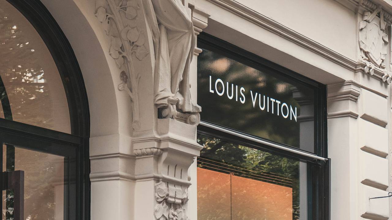 В рекламе Louis Vuitton разглядели поддержку российской спецоперации на  Украине: Явления: Ценности: Lenta.ru