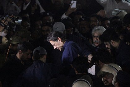 Полиция прибыла к резиденции экс-премьера Пакистана для его ареста