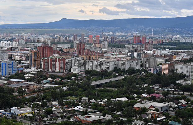 Вид на Красноярск с Караульной горы. Фото: Евгений Биятов / РИА Новости