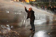 На протестах в Грузии начались столкновения из-за законопроекта об иноагентах