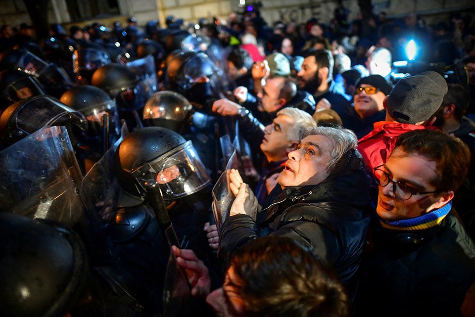 Столкновения протестующих со спецназом, 7 марта, Тбилиси 