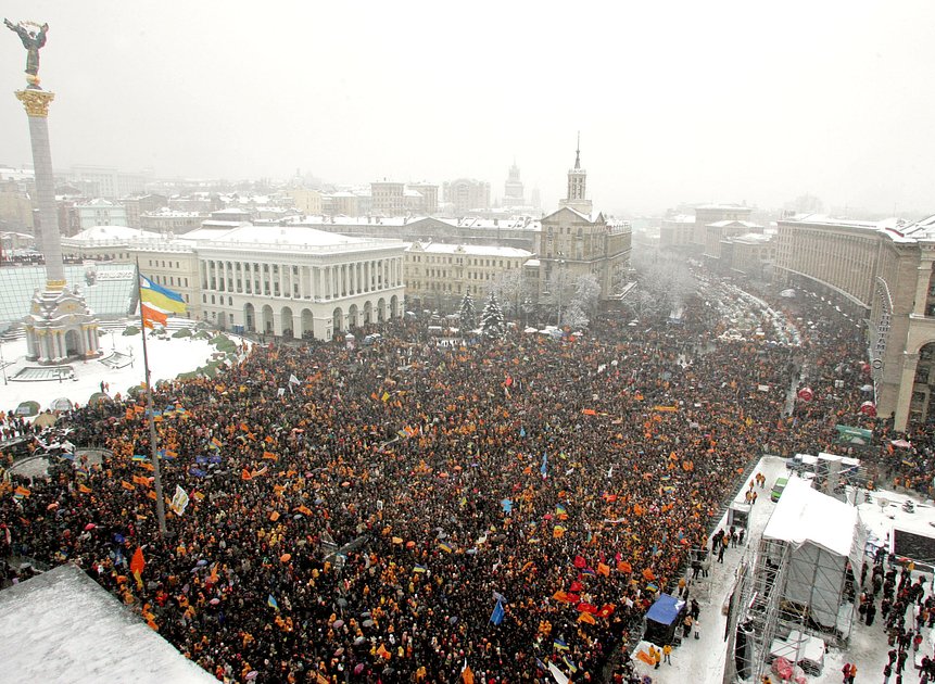 Участники «оранжевой революции» на Майдане Незалежности в Киеве