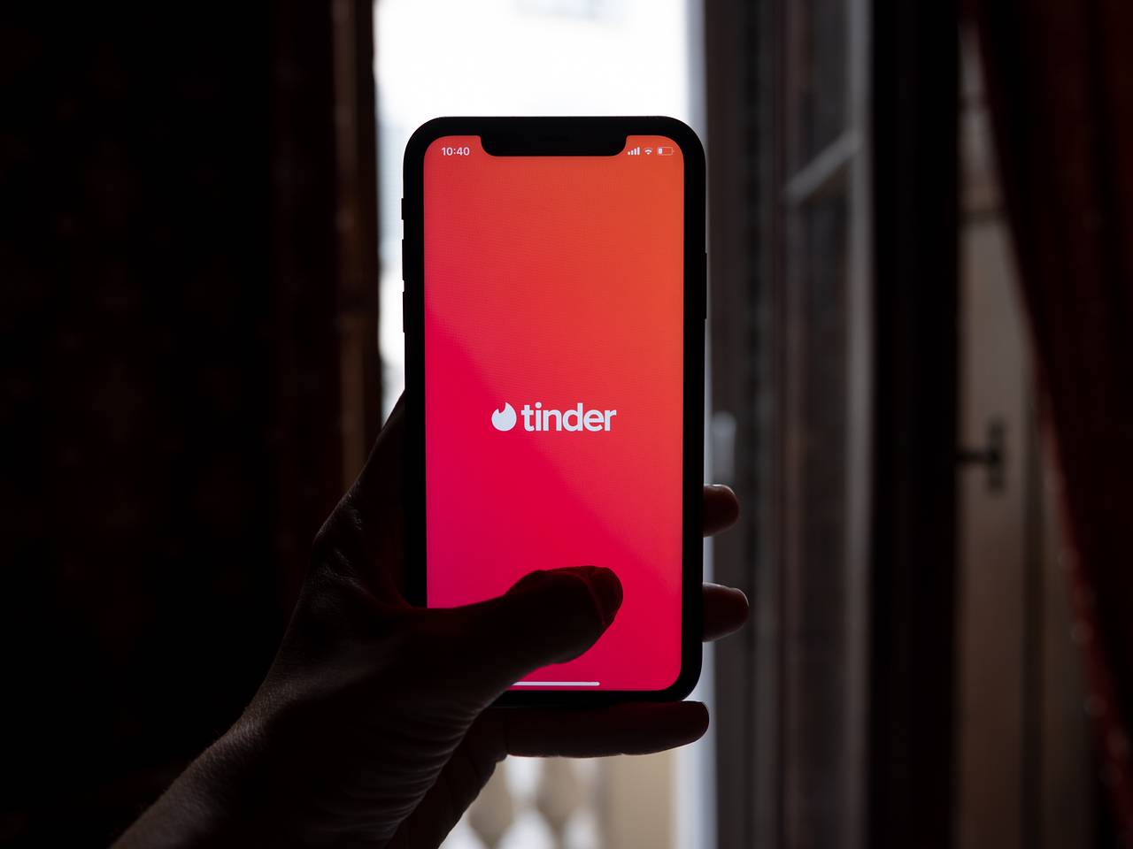 Аферист из Tinder при помощи секс-техник выманил у россиянок миллионы  рублей: Криминал: Силовые структуры: Lenta.ru