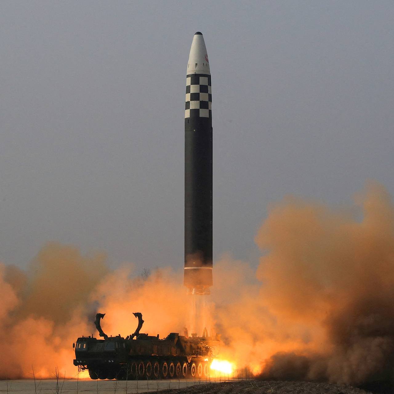 КНДР испытала баллистическую ракету большой дальности