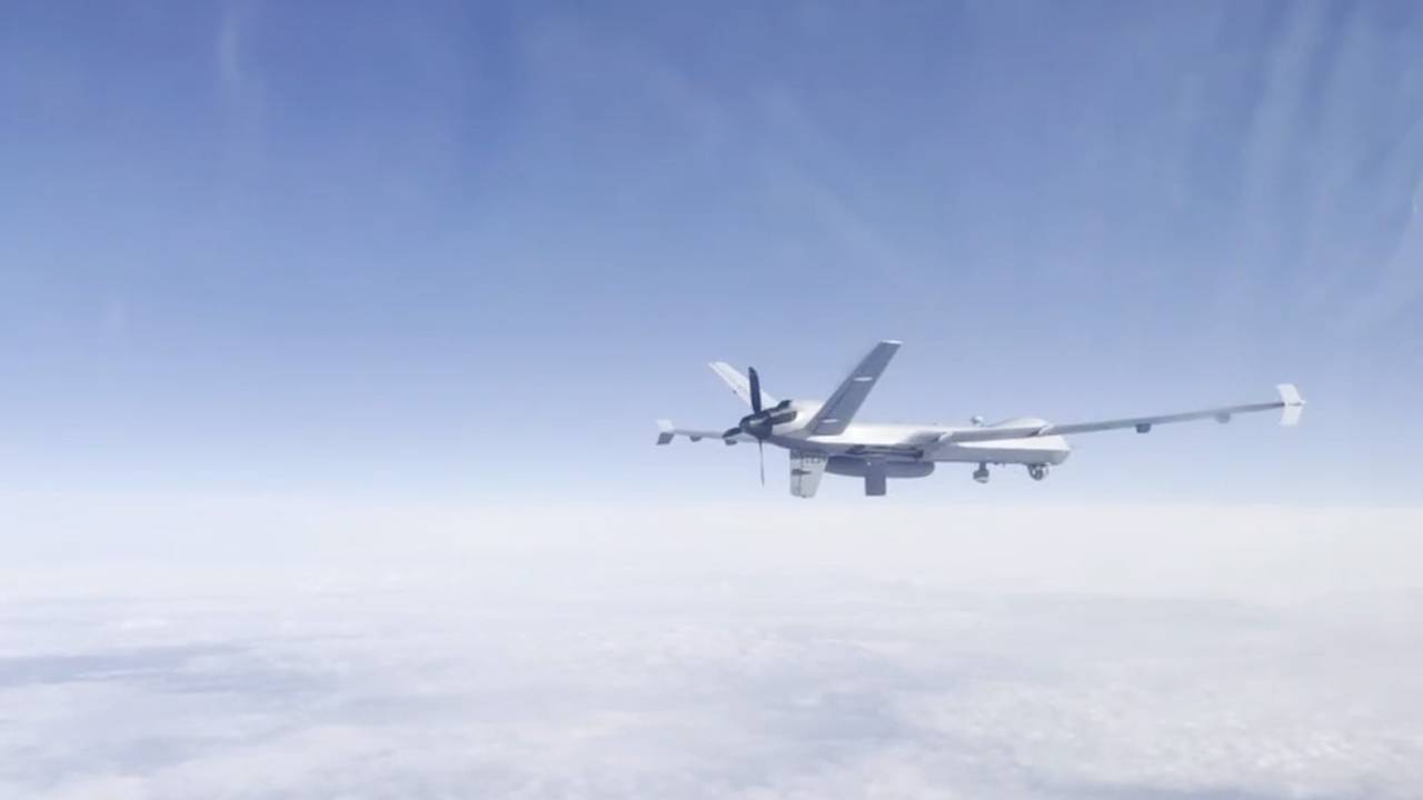 В России показали видео пролета Су-27 возле американского беспилотника  MQ-9: Политика: Мир: Lenta.ru