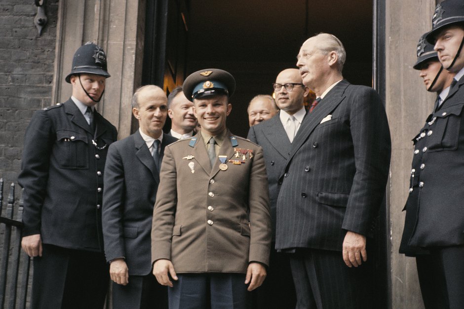 Юрий Гагарин и премьер-министр Великобритании Гарольд Макмиллан, Лондон, июль 1961 года