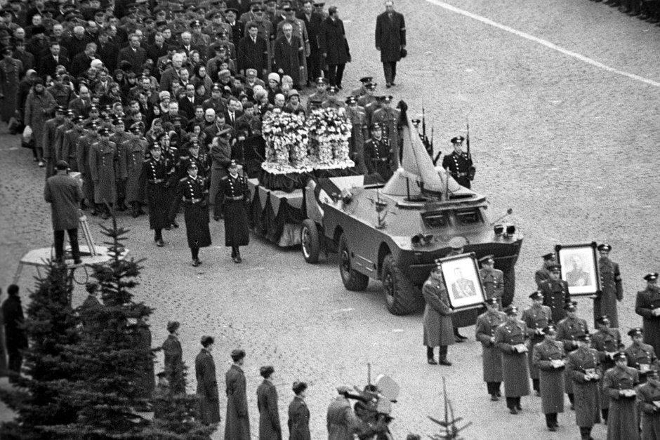 Похороны Юрия Гагарина и Владимира Серегина, Красная площадь, Москва, 30 марта 1968 года