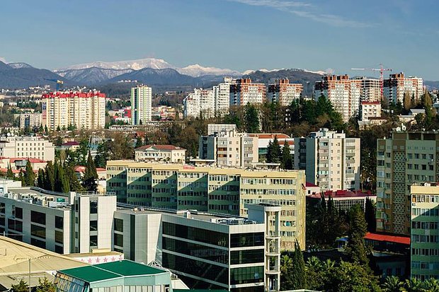 Многоэтажные жилые дома в Центральном районе Сочи