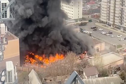 Пожар в здании погрануправления ФСБ в Ростове-на-Дону попал на видео