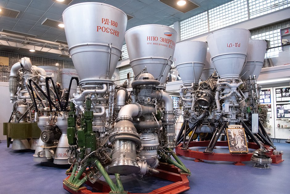 Двигатели РД-180 и РД-171 в музее НПО «Энергомаш»