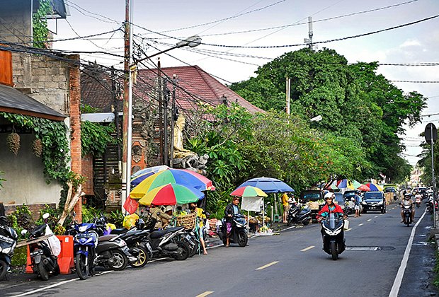 Байки — основной вид транспорта на индонезийском острове