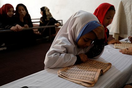 Талибы пообещали вскоре вновь открыть в Афганистане школы для девочек