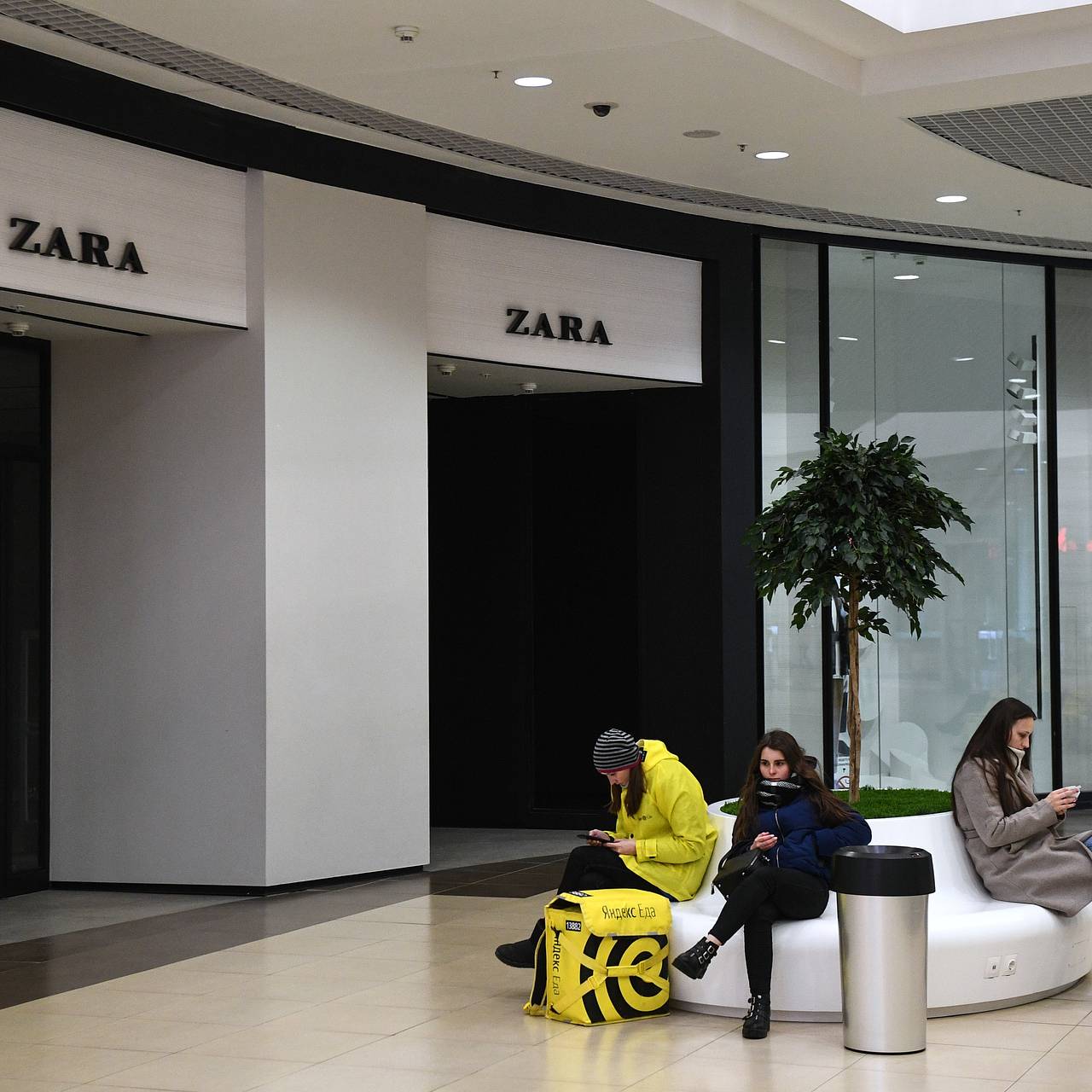 Zara подтвердила закрытие почти 270 магазинов в России: Явления: Ценности:  Lenta.ru