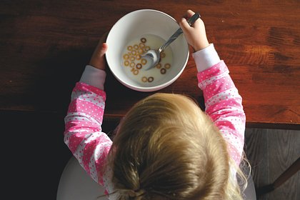 Диетолог назвала главные ошибки родителей при кормлении детей