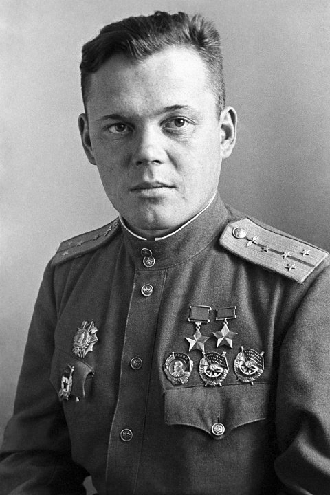 Боевой товарищ и постоянный соперник Александра Покрышкина, Герой Советского Союза летчик Григорий Андреевич Речкалов