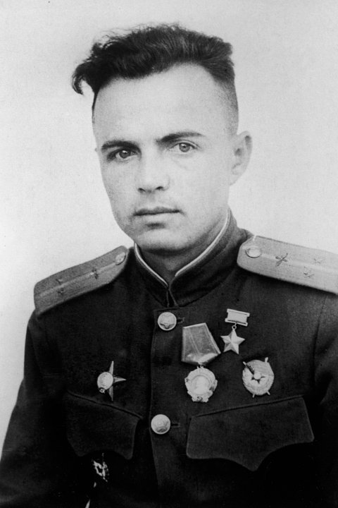 Один из друзей и лучших учеников Покрышкина, Герой Советского Союза летчик-истребитель Иван Ильич Бабак
